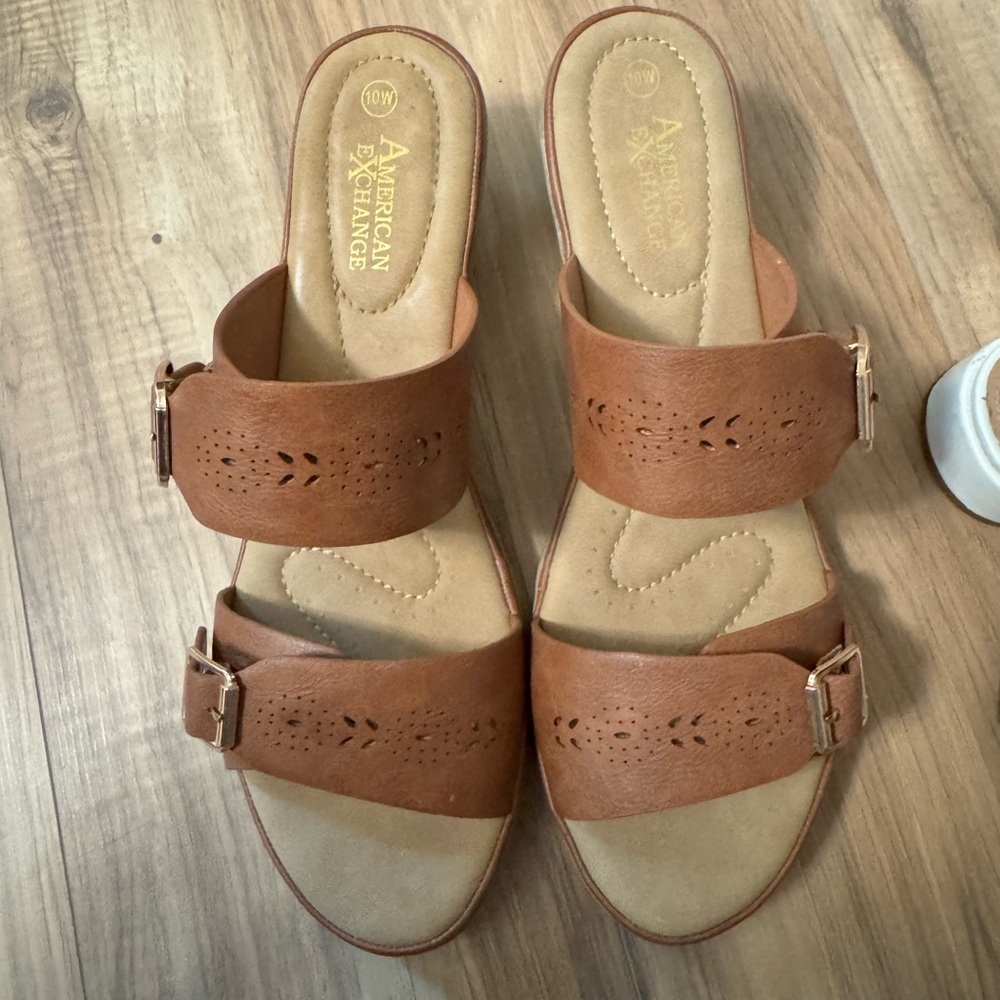 American Exchange Women's Brown Sandals